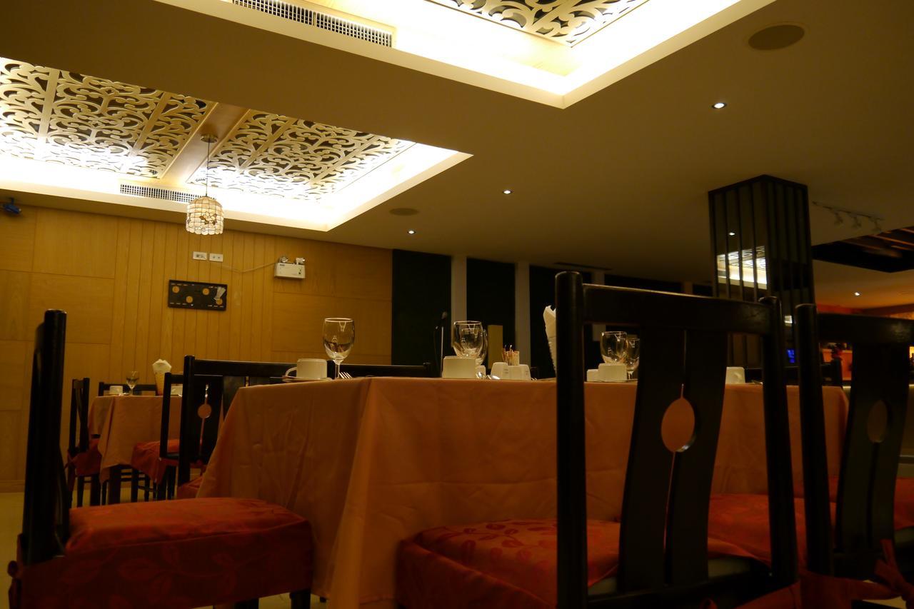 Lertnimit Hotel Chaiyaphum Exterior foto